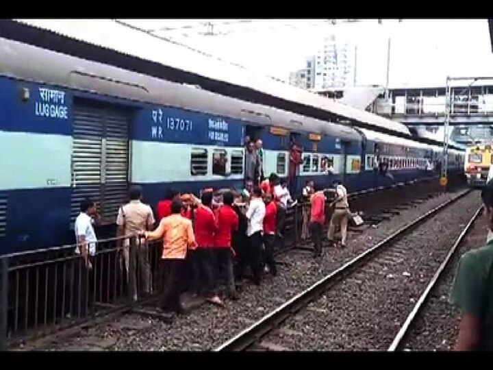 Lady Stucked In Platform And Train At Borivali Station बोरीवलीत ट्रेनखाली अडकलेल्या महिलेचा उपचारादरम्यान मृत्यू
