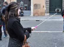 या आहेत जबरदस्त सेल्फी स्टिक! 