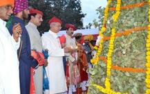 कोल्हापूरच्या शाही दसऱ्यात सोन्याची लयलूट