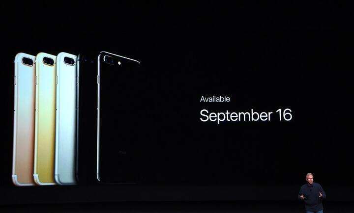 जर तुम्हाला सिनेमा पाहणे किंवा गेम खेळण्याचा छंद असेल, तर तुम्हाला हा नवा स्मार्टफोन नक्की आवडेल. कारण या नव्या फोनमधील स्टेरिओ स्पीकर्स आवाजाचा वेगळाच अनुभव देतात.