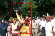 शस्त्र पुजेवेळी खंडवाच्या जिल्हाधिकाऱ्यांचा हवेत गोळीबार, व्हिडिओ व्हायरल