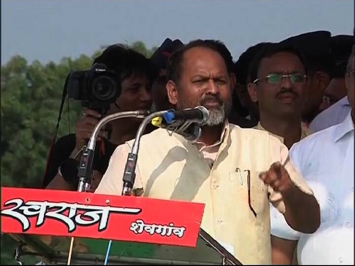 'खंडेरायाची शपथ, मी गरीबांचा प्रतिनिधी आहे. बलाढ्यांशी लढा देतो पण संस्कृतीने गरीब नाही. मी कोणाला शिवी दिली नाही किंवा देत नाही.' असं म्हणत जानकरांनी या प्रकरणावर पडदा टाकण्याचा प्रयत्न केला आहे.