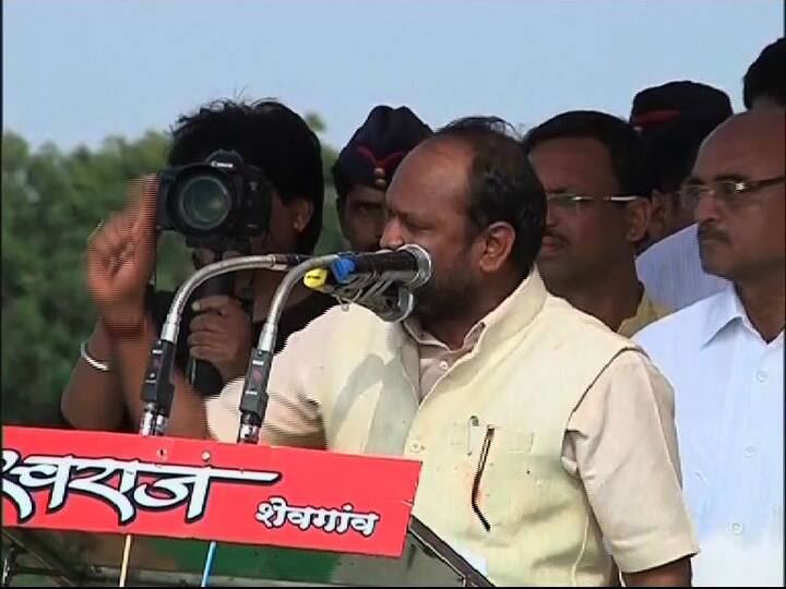दसरा मेळाव्याला भगवानगडावर भाषण करताना रासपचे राष्ट्रीय अध्यक्ष महादेव जानकर यांनी राष्ट्रवादी, अजित पवार आणि धनंजय मुंडेवर आक्षेपार्ह टीका केली होती.