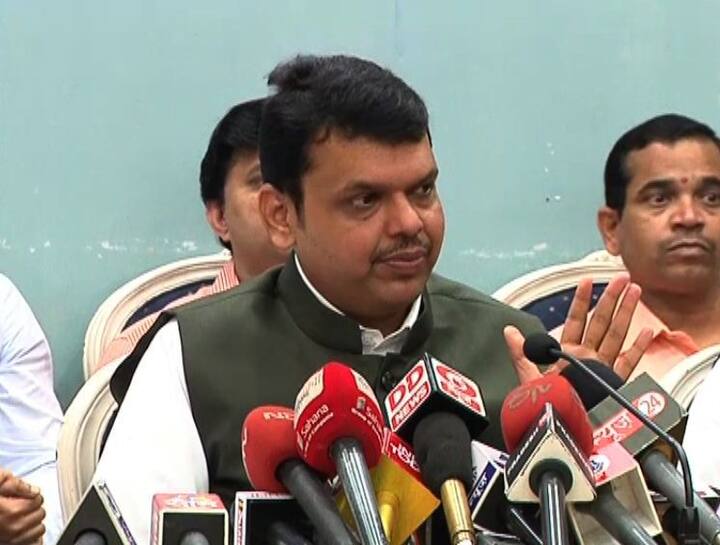 याव्यतिरिक्त वैद्यकीय आणि अभियांत्रिकी शाखेतील विद्यार्थ्यांसाठी प्रतिवर्ष पाच हजार आणि इतर शाखेतील विद्यार्थ्यांसाठी प्रतिवर्ष दोन हजार रुपये शैक्षणिक साहित्याच्या खरेदीसाठी दिले जाणार आहेत.