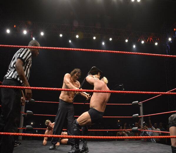 हे तेच रेसलर आहेत ज्यांनी आठ महिन्यांपूर्वी खलीला बरीच मारहाण केली होती. ज्यामुळे खलीला आयसीयूमध्ये दाखल करावं लागलं होतं. 