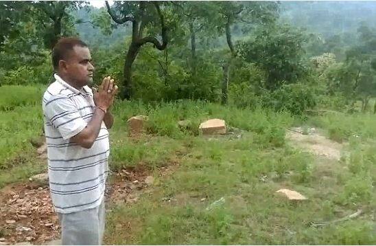 सलेम खान असं या सर्पमित्राचं नाव आहे.