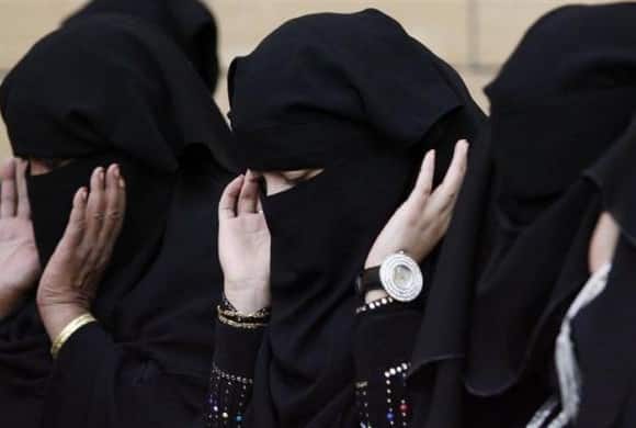 Uniform Civil Code Muslim Board Boycotts Law Panel Questionnaire समान नागरी कायद्याविरोधात मुस्लिम पर्सनल लॉ बोर्डाची सह्यांची मोहीम