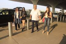 अभिनेत्री श्रीदेवी मुलींसोबत मुंबईत एअरपोर्टवर 