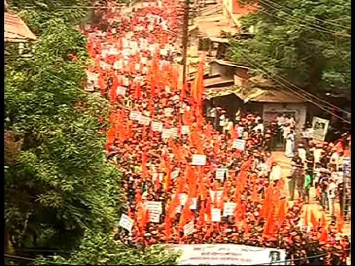 रत्नागिरी जिल्ह्यात चिपळूणमध्ये आज मराठा क्रांती मूक मोर्चाचं आयोजन करण्यात आलं आहे.