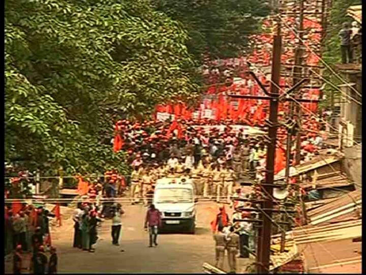 या मोर्चाला कोकणवासियांनी मोठ्या प्रमाणावर गर्दी केली होती.