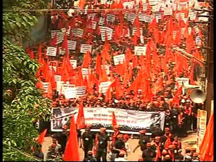 आज ठाण्यातही मराठा समाजाचा मोर्चा आयोजित करण्यात आला आहे.