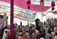 VIDEO : माजी मुख्यमंत्र्यांच्या कार्यक्रमात स्टेज कोसळलं