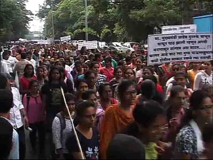 Protest In Pune By Competitive Exams Students स्पर्धा परीक्षेची तयारी करणाऱ्या विद्यार्थ्यांचा पुण्यात मोर्चा