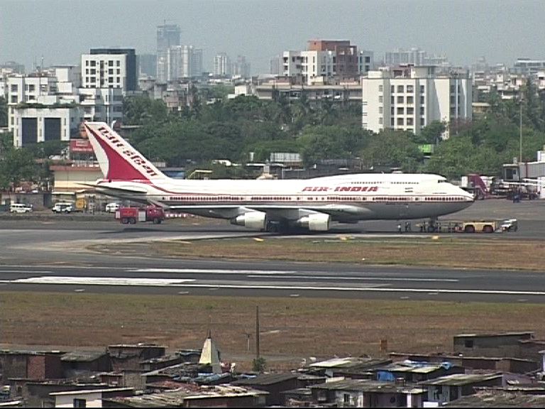 मुंबई विमानतळावरील डागडुजीमुळे अनेक उड्डाणं रद्द