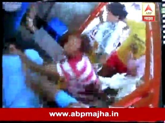 Temple Priest Beaten By Goons In Kolhapur कोल्हापुरातील रेणुका मंदिरात गुंडांचा हैदोस, पुजाऱ्यांना जबर मारहाण