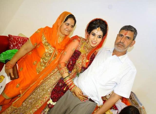 राष्ट्रीय स्तरावर कबड्डी खेळणारा रोहित स्पोर्ट्स कोटामधून नौसेनेत भरती झाला होता. चार वर्षापूर्वी त्याची कॉलेजमध्ये ललिताशी ओळख झाली होती. 