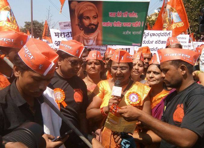 मोर्चाच्या अखेरीस युवतींच्या हस्ते विविध मागण्यांचे निवेदन जिल्हाधिकाऱ्यांना देण्यात येणार आहे.