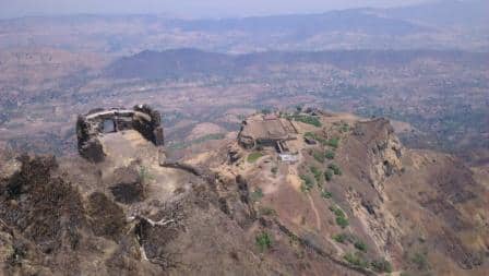 Rajgad Rebuilt Stop In Due To State Govt Builder Black Listed स्वराज्याच्या राजधानीचं पुनर्बांधणीचं काम ठप्प