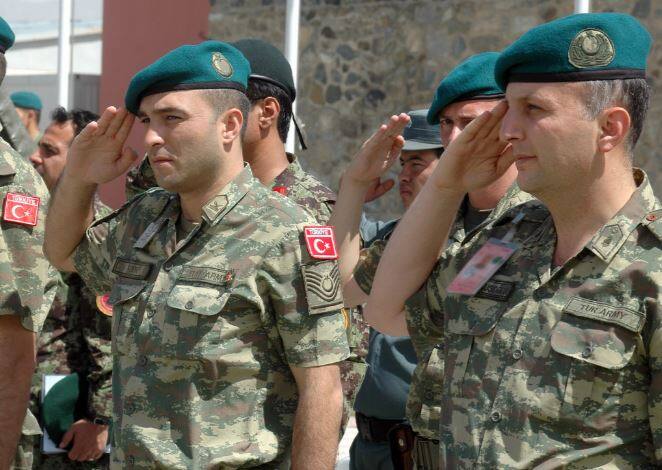 जर्मनी पाठोपाठ आठव्या क्रमांकावर तुर्कीचं सैन्य आहे. या देशाचं संरक्षण बजेट 18 अब्ज डॉलर आहे. तुर्कीकडे 3878 टँक, 207 लढाऊ विमानं, 64 हेलिकॉप्टर, 13 पाणबुड्या आहेत. 4 लाख सैनिकांचा ताफा तुर्की सैन्याकडे आहे.