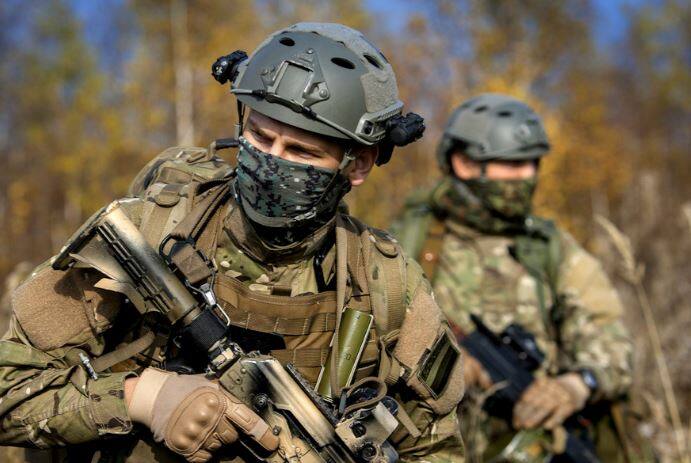 दुसऱ्या स्थानावर असलेल्या रशियाचं बजेट 46 अब्ज डॉलर आहे. रशियाकडे 15398 टँक, 1438 लढाऊ विमानं, 1 युद्धनौका, 478 हेलिकॉप्टर, आणि 60 पाणबुड्या आहेत. रशियाच्या सैन्यात 7 लाखाहून अधिक जवान आहेत.