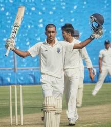 नाशिकच्या मुर्तझा ट्रंकवालाची रणजी पदापर्णातच शतकी कामगिरी