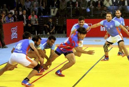 काही दिवसांपूर्वी कबड्डीच्या विश्व चषकात भारतीय संघाने इंग्लंडला 69-18 ने धोबी पछाड दिली होती. त्यावेळीही सेहवाग आणि पियर्स मार्गन ट्विटरवरुन एकमेकांसोबत भिडले होते. ब्रिटीश पत्रकार मॉर्गनच्या एका ट्वीटवरुन सेहवागने मॉर्गनला सुनावलं होतं. सेहवाग म्हणाला होता की, ''पुन्हा एकदा इंग्लंडला विश्व चषकात भारताकडून मात खावी लागली. यावेळी कबड्डीत भारताने 69-18ने धूळ चारली आहे.''