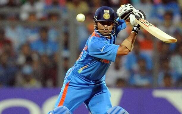 आजच्या सामन्यात धोनीने 67 धावा ठोकल्या, तर भारतीय भूमीवर सर्वाधिक धावा ठोकण्याचा सचिनचा विक्रम मोडीत काढेल.