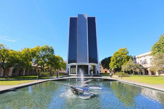 California Institute of Technology इन्स्टिट्यूट हे जगातील पहिलं क्रमांकाचं विद्यापीठ आहे. हे विद्यापीठ अमेरिकेतील कॅलिफोर्नियामध्ये आहे.