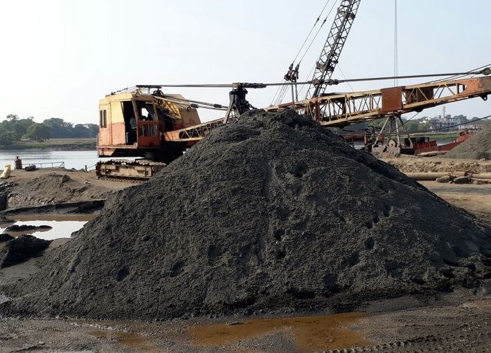 Thane Action Against Illegal Sandbar ठाण्यात अवैध रेती उपशावर कारवाई, 9 कोटींचा मुद्देमाल जप्त