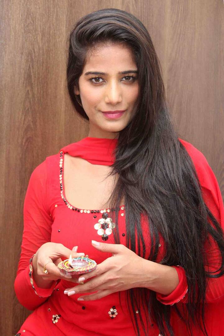 पूनम पांडेचं दिवाळी सेलिब्रेशन फोटोशूट