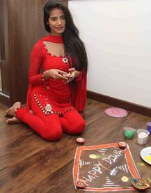 पूनम पांडेचं खास दिवाळी फोटोशूट