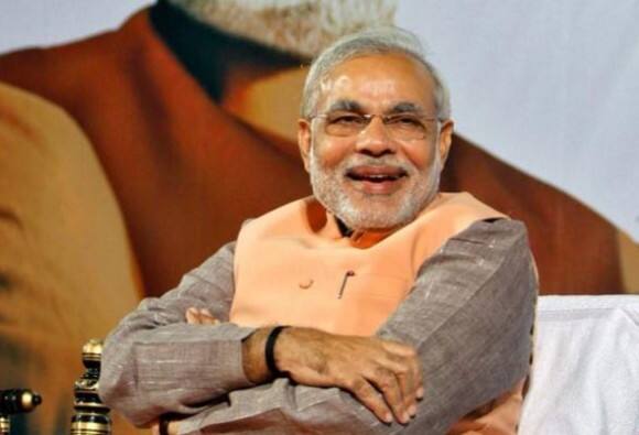 स्वच्छ भारतचं पोस्टर पाहून मोदींनाही हसू अनावर Deewar Dialogue Poster With Swachh Bharat Message Made Narendra Modi Smile स्वच्छ भारतचं पोस्टर पाहून मोदींनाही हसू अनावर