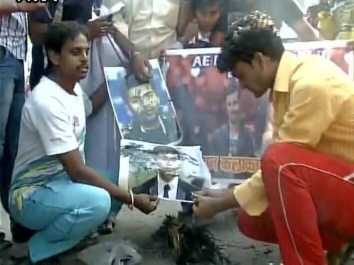 सिनेमात पाकिस्तानी कलाकार असल्याने सिनेमाचा निषेध करण्यात आला. 