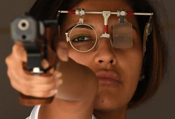 Heena Sidhu Pulls Out Of Asian Airgun Championship In Iran Due To Hijab Compulsory Rule इराणमधील ड्रेस कोडमुळं नेमबाज हीना सिद्धूची नेमबाजी स्पर्धेतून माघार