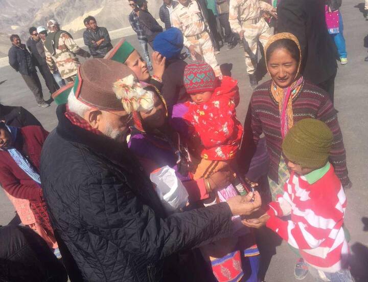 सर्जिकल स्ट्राईक आणि पाकिस्तानकडून वारंवार होणारं शस्त्रसंधीचं उल्लंघन, या सर्व पार्श्वभूमीवर मोदींच्या दौऱ्यादरम्यान सुरक्षेत वाढ करण्यात आली होती.