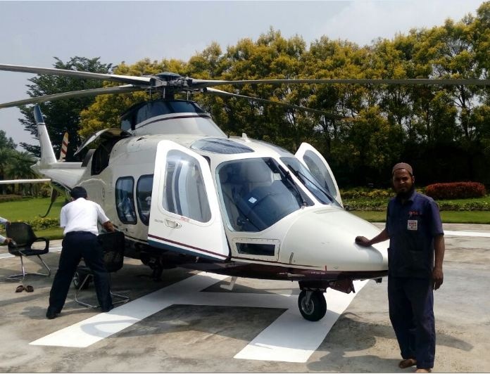 Car Mechanic Fixes Helicopter In Kolhapur कोल्हापुरात कार मेकॅनिककडून चक्क हेलिकॉप्टर दुरुस्ती