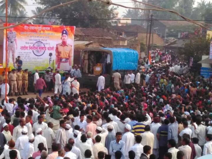 नितीन कोळींच्या अंत्यदर्शनासाठी पंचक्रोशीतील नागरिकांनी गर्दी केली आहे.