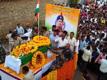 शहीद नितीन कोळींच्या अंत्ययात्रेला सुरुवात