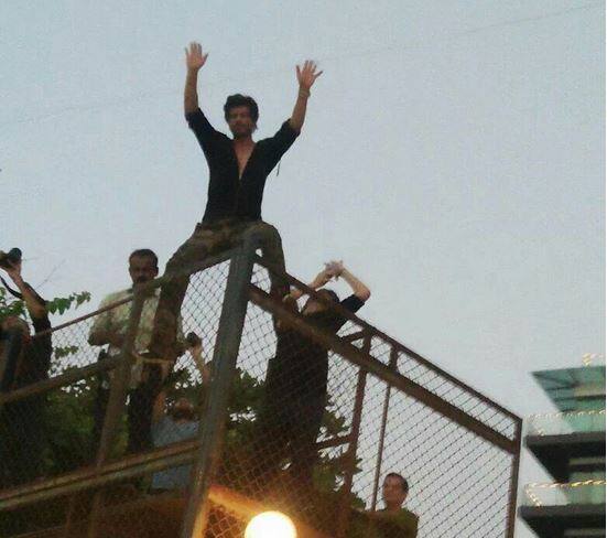 शाहरुखच्या वाढदिवसानिमित्त चाहत्यांचा शुभेच्छा