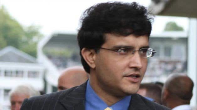 Saurav Ganguly Traveled By Train After 15 Years Latest Updates गांगुलीचा 15 वर्षांनी ट्रेनने प्रवास, जागेवरुन प्रवाशाशी वाद