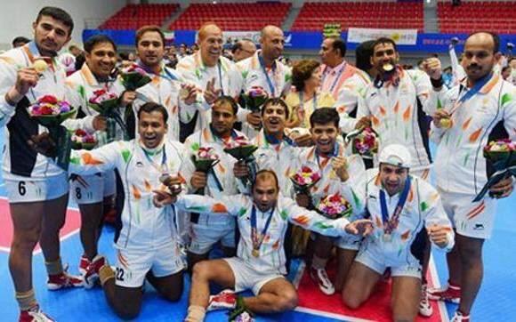 World Cup Winning Kabaddi Players To Get Rs 10 Lakh From Government विश्वविजेत्या कबड्डीपटूंना प्रत्येकी दहा लाखांचं इनाम