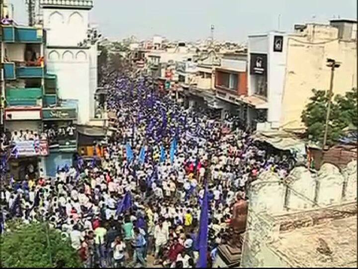 जिल्हाधिकाऱ्यांना मागण्यांचं निवेदन देऊन आमखास मैदानावर या मोर्चाची सांगता होणार आहे.