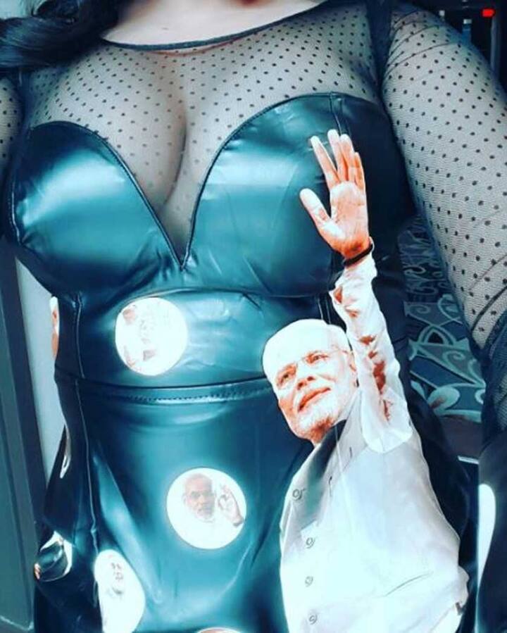 याप्रकरणी राखीविरोधात गुन्हा दाखल करण्याची मागणी न्यायालयात करण्यात आली होती. न्यायालयाने याचिकाकर्त्याचं म्हणणं मान्य करत, पोलिसांना गुन्हा दाखल करण्याचे आदेश दिले आहेत. राखी सावंतवर भारतीय दंडसंहितेच्या कलम 292,293,294, 501 अंतर्गत गुन्हा दाखल करण्यात आला आहे.