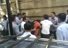 मुंबईतील बॉम्बे हाऊसबाहेर फोटोग्राफर्सना बेदम मारहाण