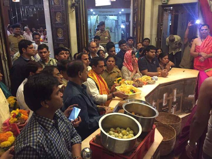 नवस पूर्ण झाल्याबद्दल दर्शन घेतल्याचं यावेळी वढेरा यांनी सांगितलं.