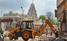 सार्वजनिक ठिकाणांवरील धार्मिक स्थळांवर नगरविकास विभागाचा हातोडा