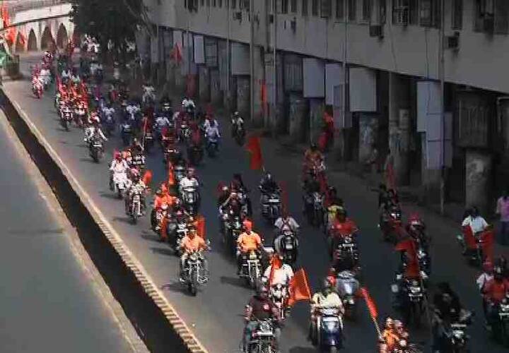 महापालिका निवडणुकीच्या तोंडावर शिवसेनेने ठाण्याच्या मराठा मोर्चात सहभाग घेतला होता. त्यानंतर मुंबईतील मोर्चात सहभागी होऊन शेलारांनी भाजपची छाप उमटवण्याचा प्रयत्न केला.