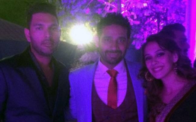 यातील पहिला विवाह हा 30 नोव्हेंबर रोजी चंदीगडमध्ये होणार असून, यावेळी सर्व कुटुंबातील सदस्य उपस्थित असणार आहेत. तर यानंतर 2 डिसेंबर रोजी गोव्यात भारतीय पद्धतीत होणार आहेत. यावेळी या दोघांच्या कुटुंबीयांसोबतच मित्र, आप्तेष्ट उपस्थित राहणार आहेत. तर 5 डिसेंबर रोजी छोटोखानी रिसेप्शन, आणि 7 डिसेंबर रोजी दिल्लीच्या एका फार्महाऊसवर ग्रॅण्ड रिसेप्शनचे आयोजन करण्यात आलं आहे.