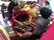 VIDEO: सराफा दुकानातून मंगळसूत्र लांबवणाऱ्या तिघी सीसीटीव्हीत कैद