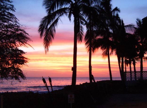 Hawaii हे एक बेट आहे. 